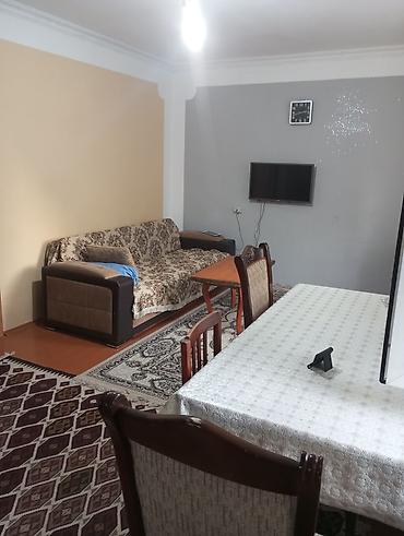 şəkidə kirayə: 3 otaqlı mənzil – mebel və texnika ilə - Planlama: geniş qonaq otağı — 3