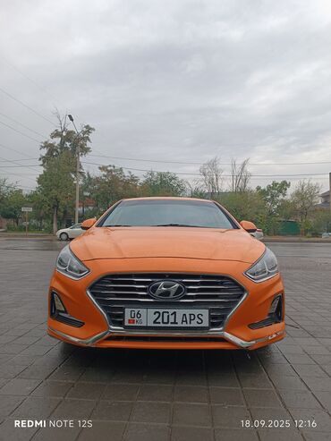 додж дюранго: Hyundai Sonata, оранжевый седан в фирменной оклейке сервиса Яндекс Go