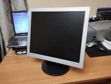Monitorlar: Samsung SyncMaster LCD MONİTOR Model: 173V. 17-düym ekrandır — 2