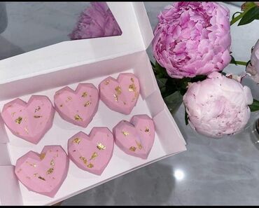 Yeni il oyuncaqları və bəzəkləri: Həndəsi ürək formalı, zərif detallarla bəzədilmiş, dekorativ qutularda -da lalafo.az — 22 Yeni il oyuncaqları və bəzəkləri: Həndəsi ürək formalı, zərif detallarla bəzədilmiş, dekorativ qutularda — 22