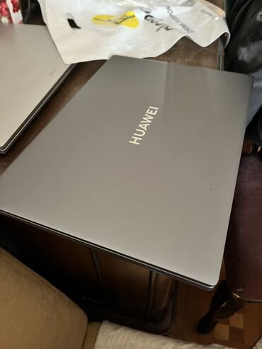 Huawei: Intel Core i3, 8 GB, 16 " — 10