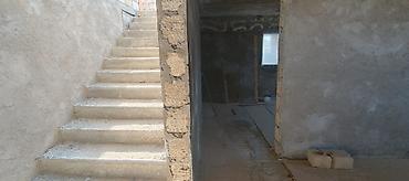 7 mərtəbə: Hasar karkas beton kəmər üzrində tikilib və izolyasiya olunub. Ev — 6