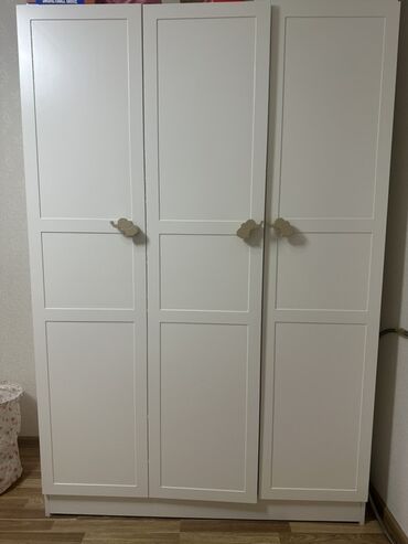 Dolablar: Açılan, 3 qapılı Düz dolab, Qarderob, paltar dolabı