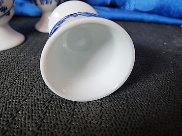 sobne lampe: Porcelanska nova,vintaz postolja za jaja. Postolja za jaja. Komada 6 — 8