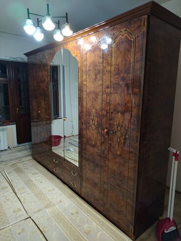 Dolablar: İşlənmiş, Açılan, 4 qapılı Düz dolab, Qarderob, paltar dolabı