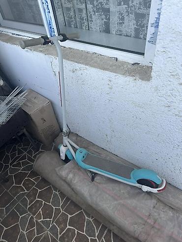 elektrik skutur: Uşaq elektrikli skuter - Rəng: ağ-göy - Geniş, sürüşməyə qarşı rezin — 3