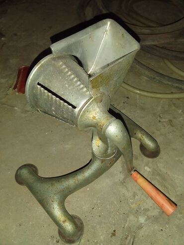 Termoqablar: Əl ilə işləyən bu mətbəx tərəvəz rəndəsi dayanıqlı metal