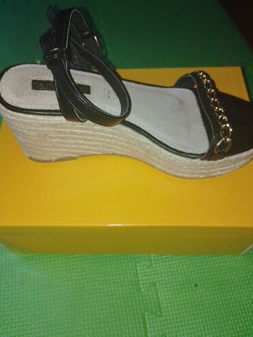 guess obuca: Sandals, 38