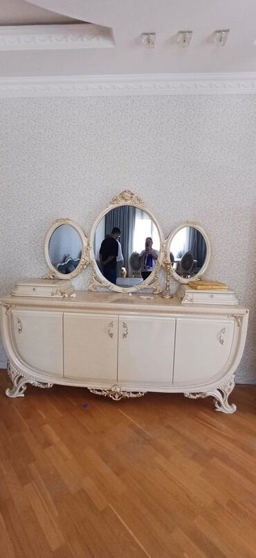 Masa və oturacaq dəstləri: Qonaq otağı üçün, İşlənmiş, Dördbucaq masa — 10