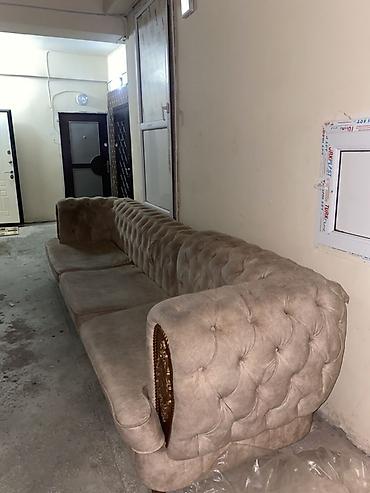 dəhlizə divan: Klassik tərzli, böyük ölçülü yumşaq divan - Rəng: açıq bej/şampan - — 2