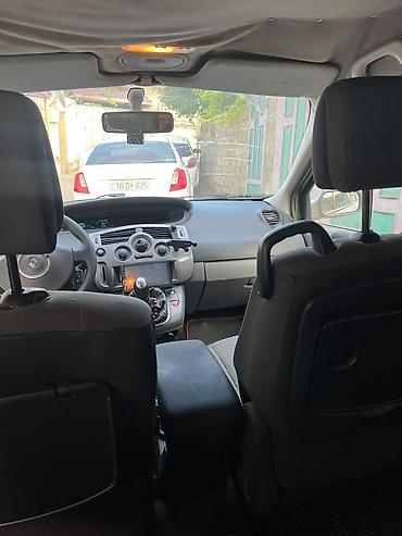 kia ceed ekran: Renault Scenic (gümüş rəng), kompakt monovolumen. Xüsusiyyətlər: - — 8