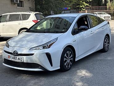 byd e2 2025: Toyota Prius: 2022 г., 1.8 л, Автомат, Гибрид — 2