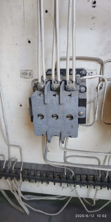 Другое оборудование для производства стройматериалов: Гильотина, разматыватель ( клеть) остаток кровельного металла, все — 17