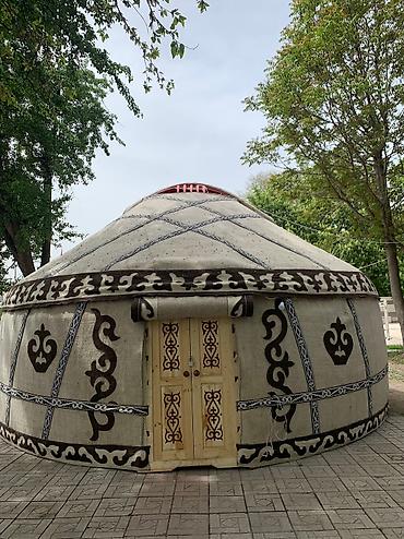 Аренда юрт: Аренда юрты, Каркас Деревянный, 85 баш, Стол — 21