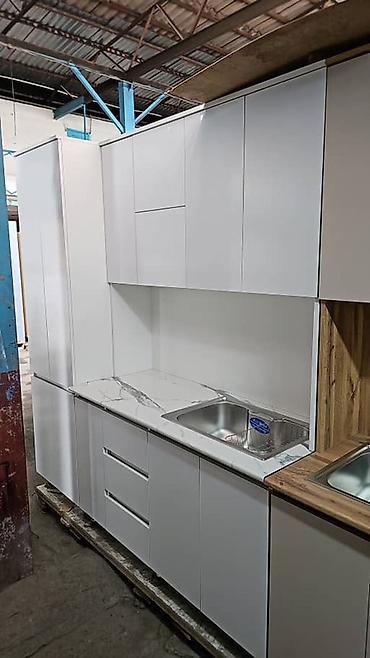 Кухонные гарнитуры: Кухонный гарнитур — 15