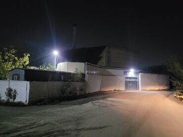 Склады и мастерские: ПРОДАЕТСЯ Склад 1000 м2 в г.Ош. Подходит для производства. С ремонтом — 9