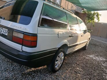 Volkswagen: Volkswagen Passat: 1991 г., 1.8 л, Механика, Бензин, Универсал