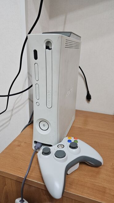 Xbox 360: Продам или обменяю прошитый xbox 360 fat. в комплекте идет джойстик
