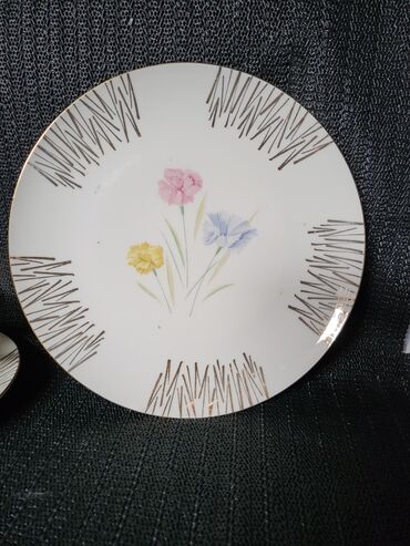 Kuhinjski setovi: Porcelanski vintaz set. Set bez ostecenja,sve na njemu odsjaj od na lalafo.rs — 10 Kuhinjski setovi: Porcelanski vintaz set. Set bez ostecenja,sve na njemu odsjaj od — 10