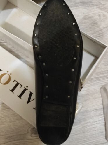 Basanoşka və səndəllər: Ölçü: 40, rəng - Ağ, İşlənmiş — 4