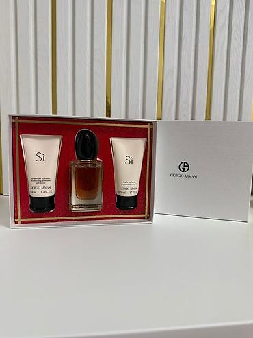 don şəkilləri çəkmək: Givenchy, Lancôme və Giorgio Armani brendlərindən qadın ətir dəstləri — 3