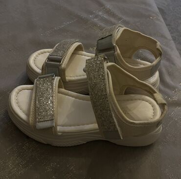 женские махровые тапочки: Qadın üçün rahat platformalı sandal - Rəng: bej/şampan tonları -