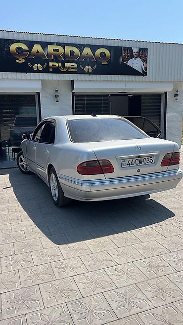 Mercedes-Benz: Mercedes-Benz E-Class: 2.2 l | 2000 il Sedan — 3