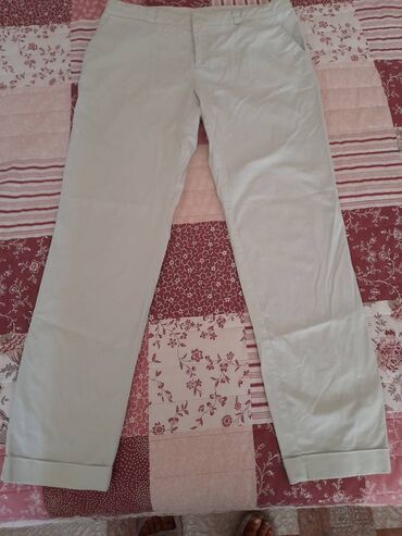 Qadın şalvarları: Müxtəlif markaların şalvarları. Birin qiyməti 10 man. Брюки различныx — 11