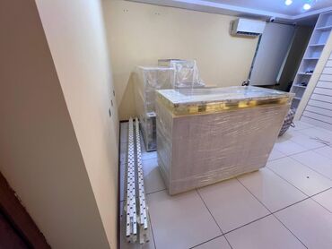 Aksesuarlar üçün vitrinlər: İşlənmiş, Ünvandan götürmə — 18