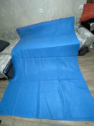подушки и одеяла: Продаю новое покрывало - одеяло тонкое и тёплое. Производство