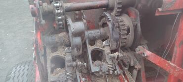 Pres bağlayanlar: Kənd təsərrüfatı üçün saman/ot presləyən pres-podborşik (kvadrat balya — 3