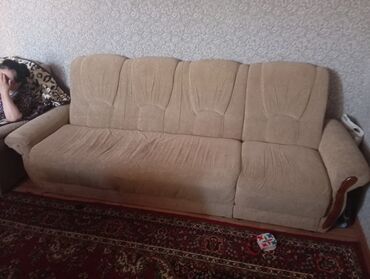 диван угловой кожаный: Бурчтук диван, түсү - Саргыч боз, Колдонулган