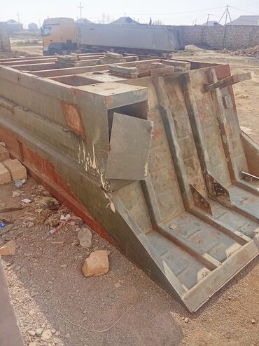 Digər aksesuarlar: Real alıcıya endirim olunacaq.Ağır yük daşıyan samosval üçün metal
