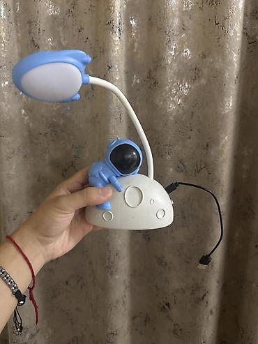 Ev üçün dekor: Astronavt dizaynlı LED masa/gecə lampası - Dizayn: Ay səthi — 1