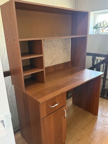 продам офисную мебель: Компьютерный стол, С полками