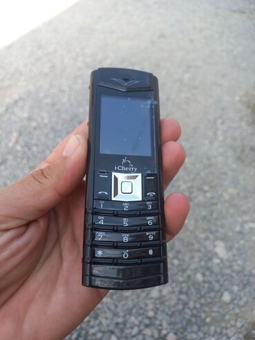 Mobil telefon və aksesuarlar: Vetru 2 nomreli qeydiyat olunub telefon yenidi kamerasi blutuzu var