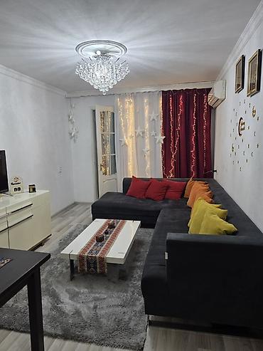 Квартиры: 2 otaqlı mənzil – 3 otaga düzelme - Plan: dəhliz, geniş qonaq otağı — 2