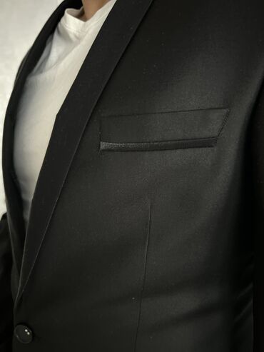 Костюмы: Продается костюм(пиджак+брюки)носили мало,размер 48,производство — 7
