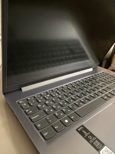 Chevrolet: Lenovo noutbuk - 15.6" ekran, nazik çərçivə - Veb-kamera üçün fiziki