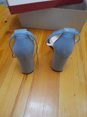 gun eynəyi: Merlin Shoes qadın sandaleti - Rəng: açıq mavi (baby blue) - Model — 5