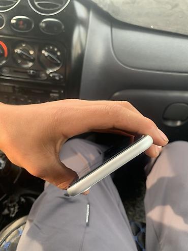 google pixel 3: IPhone XR, белый - Экран Liquid Retina (IPS), Face ID, жесты без — 4