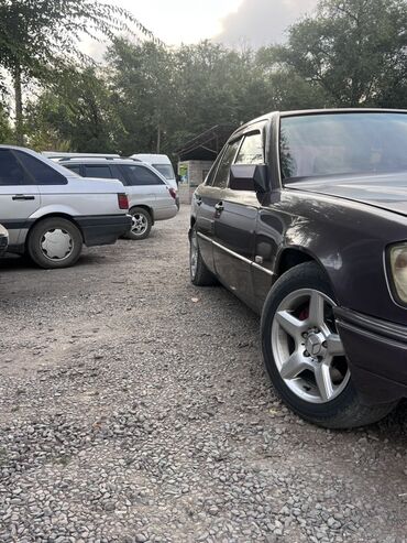 Mercedes-Benz: Mercedes-Benz E-Class: 1994 г., 2.2 л, Механика, Седан