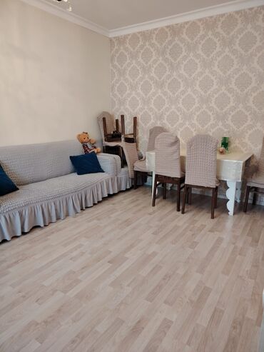 Həyət evləri və villaların satışı: Bu iki mərtəbəli ev, kərpic və suvaq fasadın birləşməsi ilə — 3