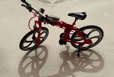 Velosiped aksesuarları: Velosiped aksesuarı satılır.Təzədir.Çeşidlər var.Real alıcılar əlaqə — 4