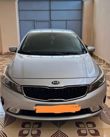 Kia K3 Mühərrik: 1.6 dizel İl: 2016–2017 Rəng: gümüşü Vəziyyət: ideal