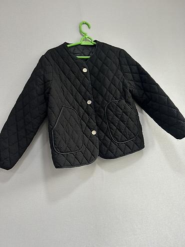 balıqcı geyimi: Qara rəngli qadın şişmə/quilted jaket - Model: düyməli, yuvarlaq — 1