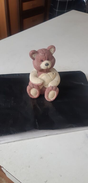 Heykəlciklər: Statuetkalar satilir,ayri-ayri.qiymeti raziliq yolu ile — 8