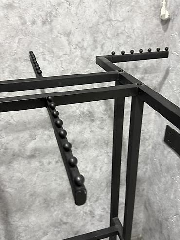 Mağaza avadanlığı: Metal geyim asqısı/çoxşaxəli vitrin stendi - Material: qalın divarlı — 3