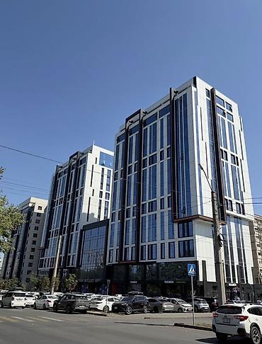 Коммерциялык мүлк: Ижарага Толугу менен кеңсе: 93 м², Бизнес борборунда, Ремонту менен, Унаа токтотуучу жай менен — 2