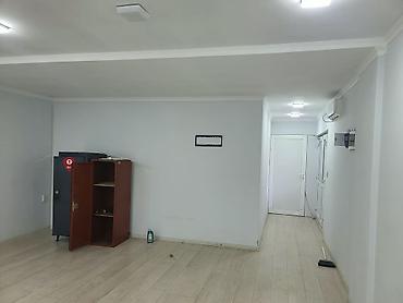 помещен: Сдаю The entire office: 40 м², В административном здании, С ремонтом, С отдельным входом — 3